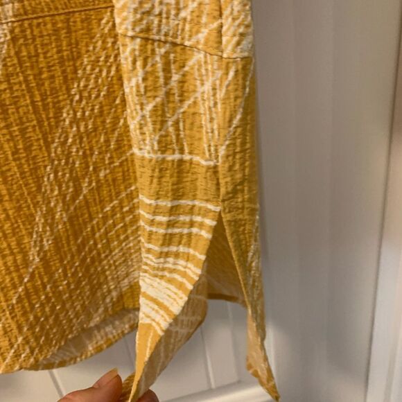 JM Collection Women’s Printed Saffron Gold Zip Front Top Size 1X - Picture 6 of 7